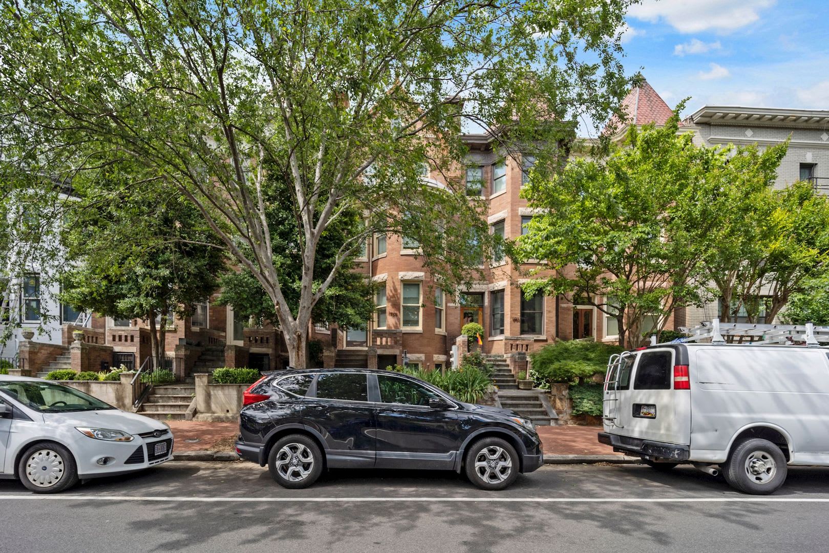 Sunlit & Fully Updated 2BR/1BA Condo in the Heart of U Street Corridor – photo 4