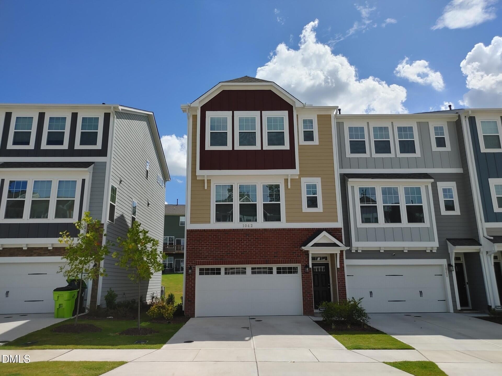 1042 Commack Drive – photo 1