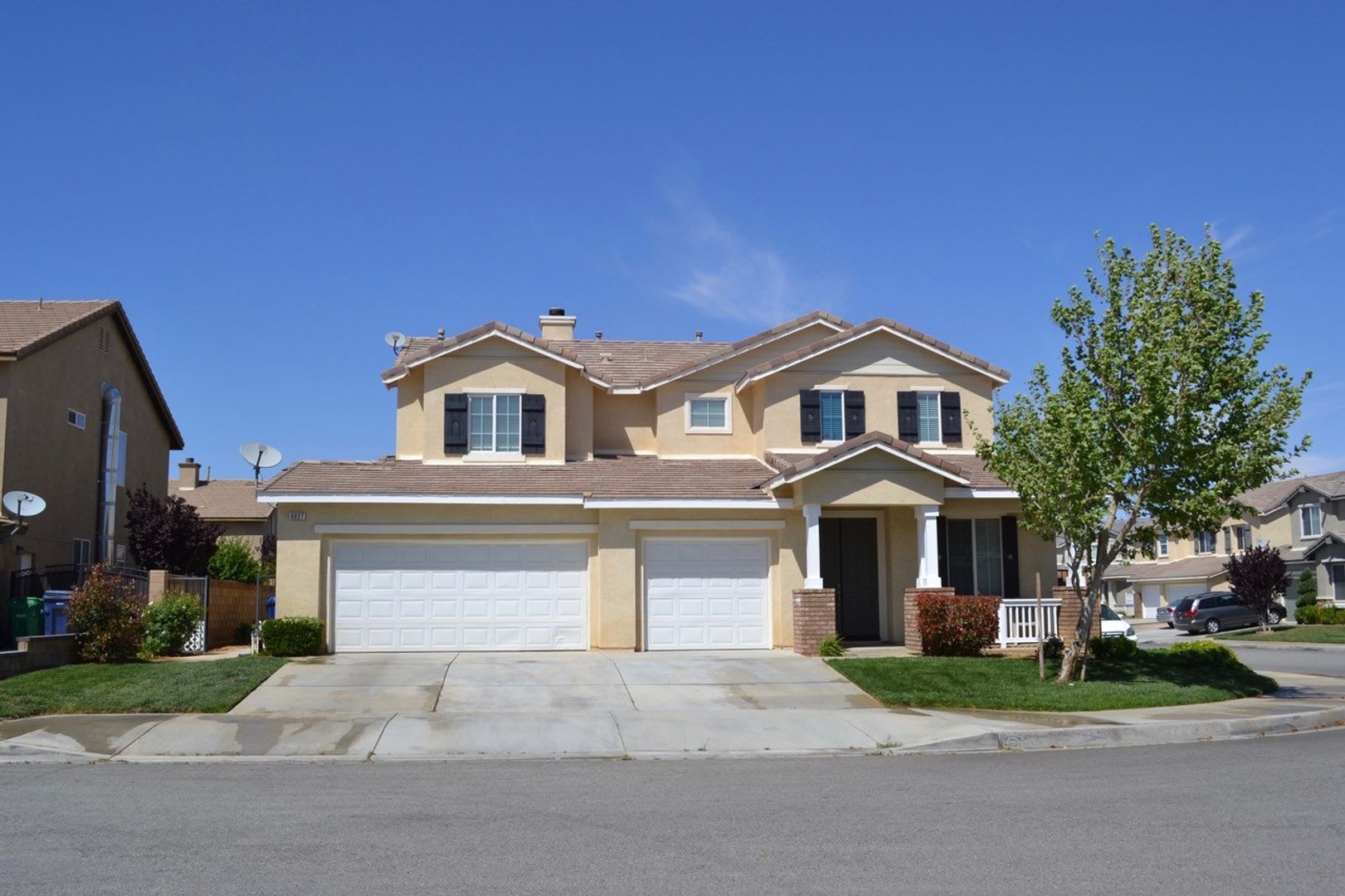 Beautiful 2 Story West Lancaster Home Offering 3024 sq. ft Near Quartz Hill High School – photo 1
