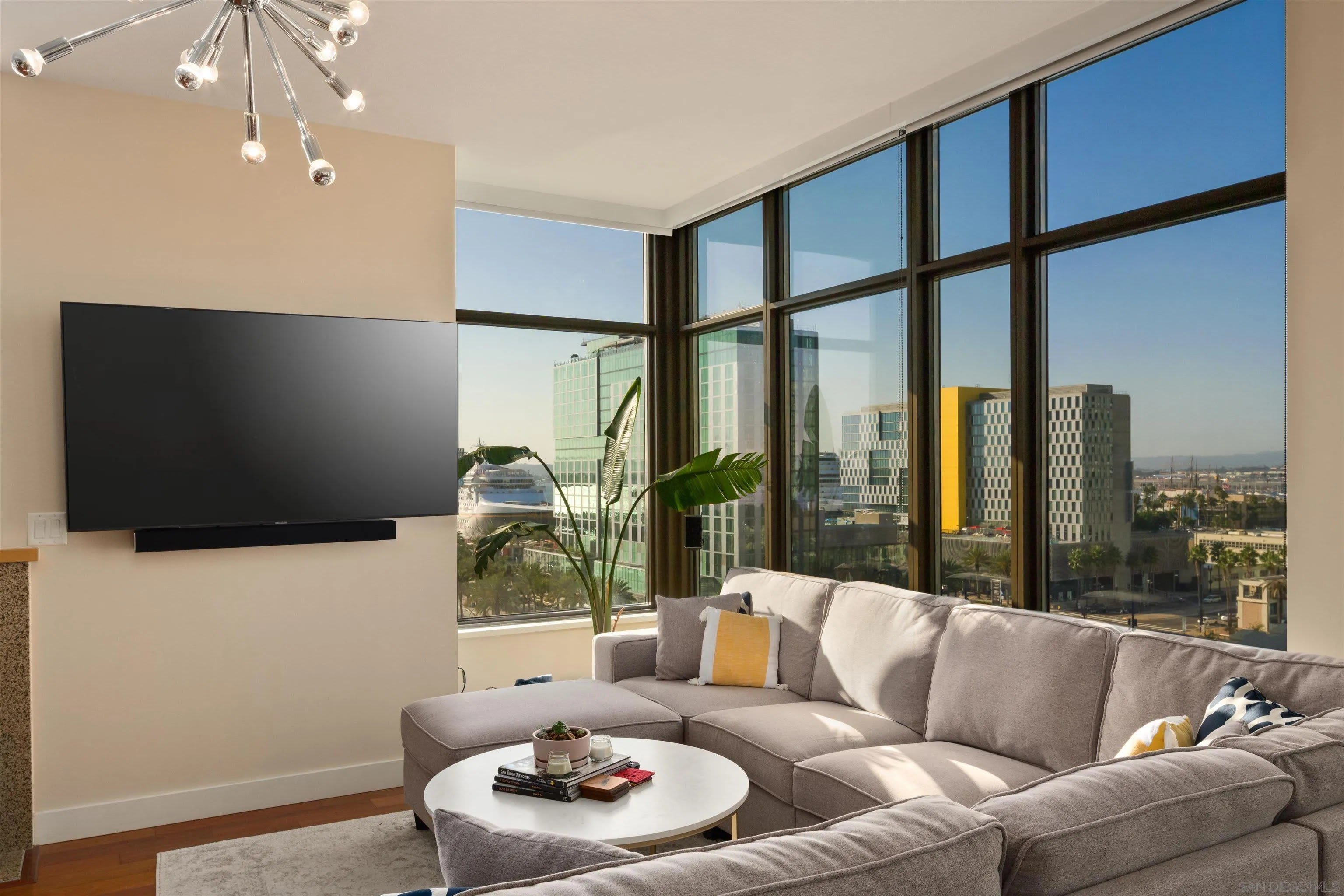 700 W E St – photo 4