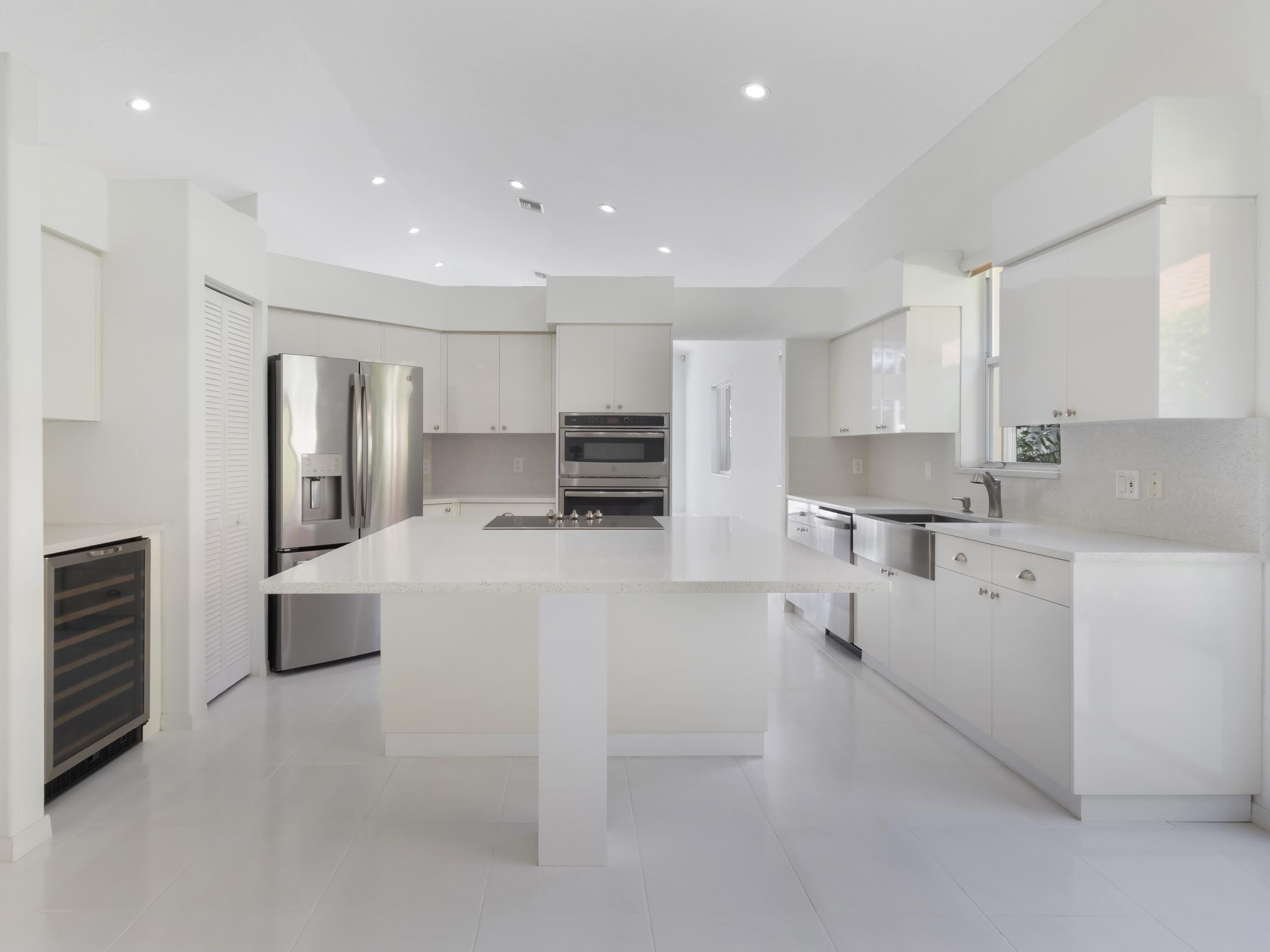 5279 Brookview Drive – photo 1