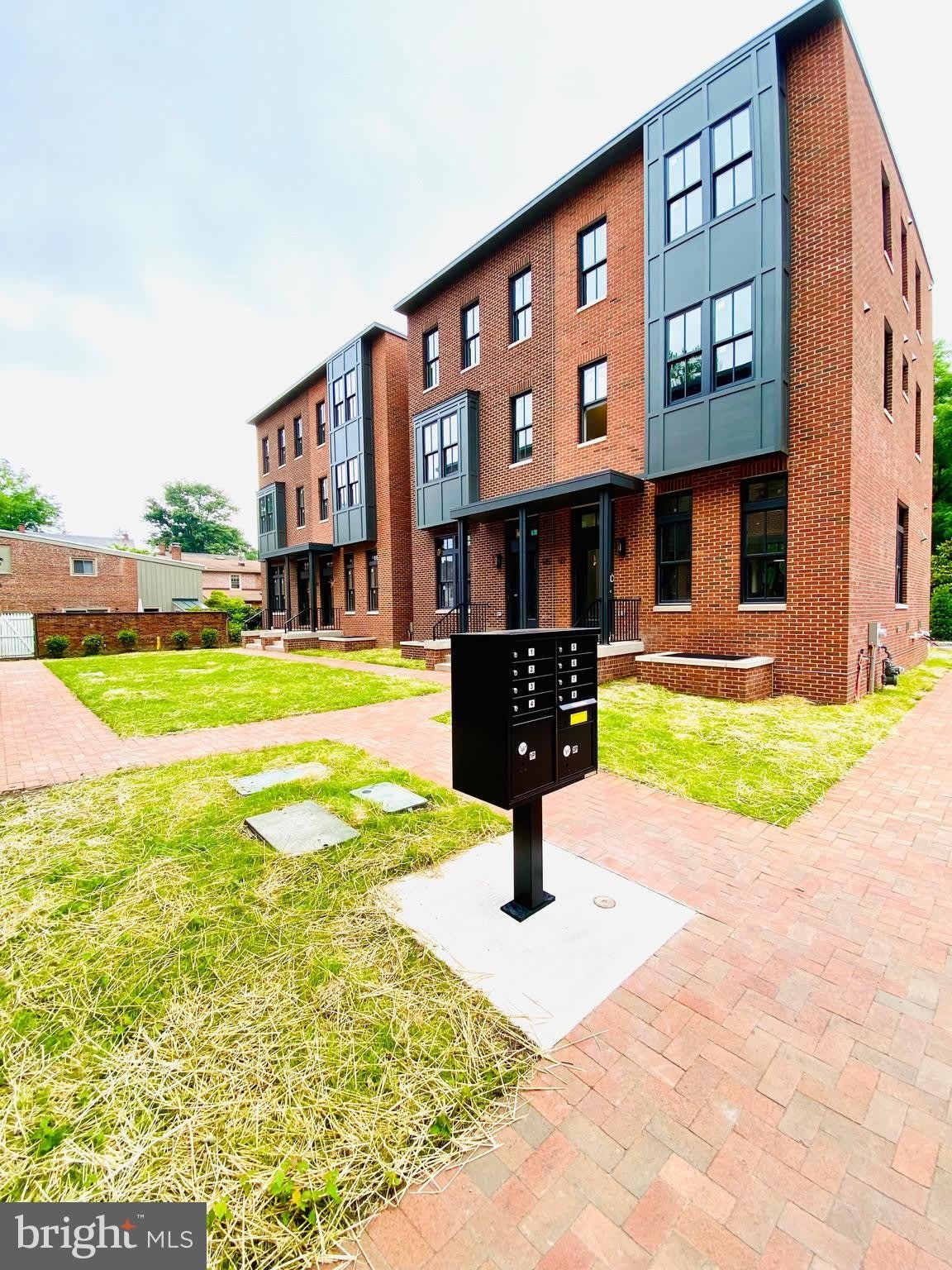 113 THORNTON Street – photo 1