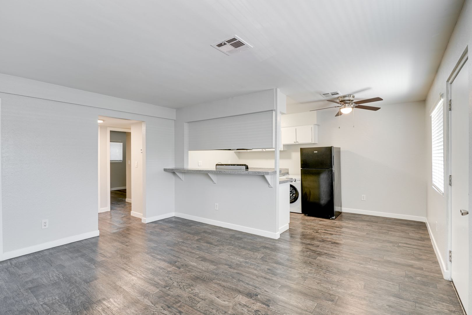 Red Rock Cove Newly Renovated Apartment Homes – photo 1