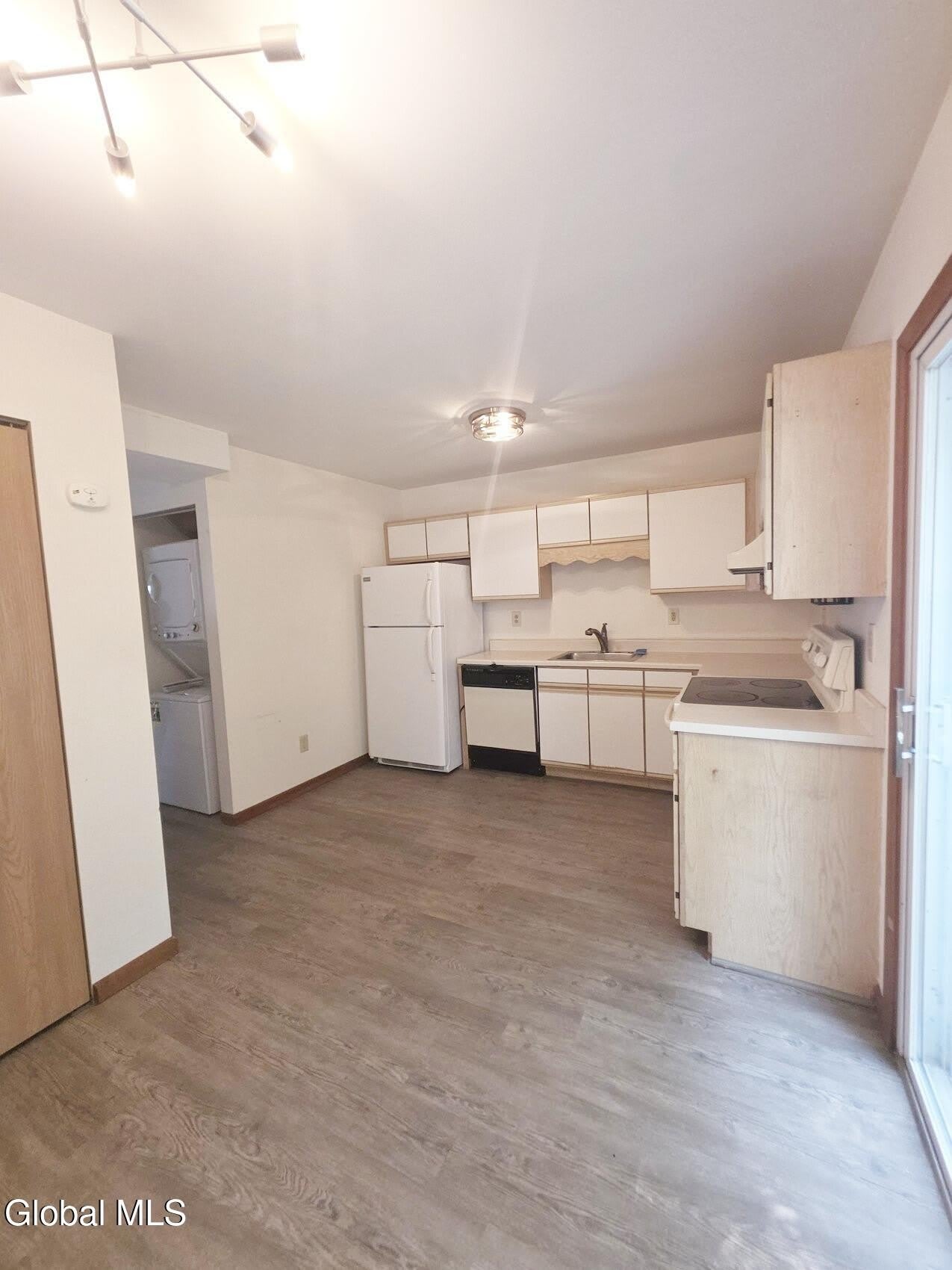 23 Warsaw Avenue – photo 4