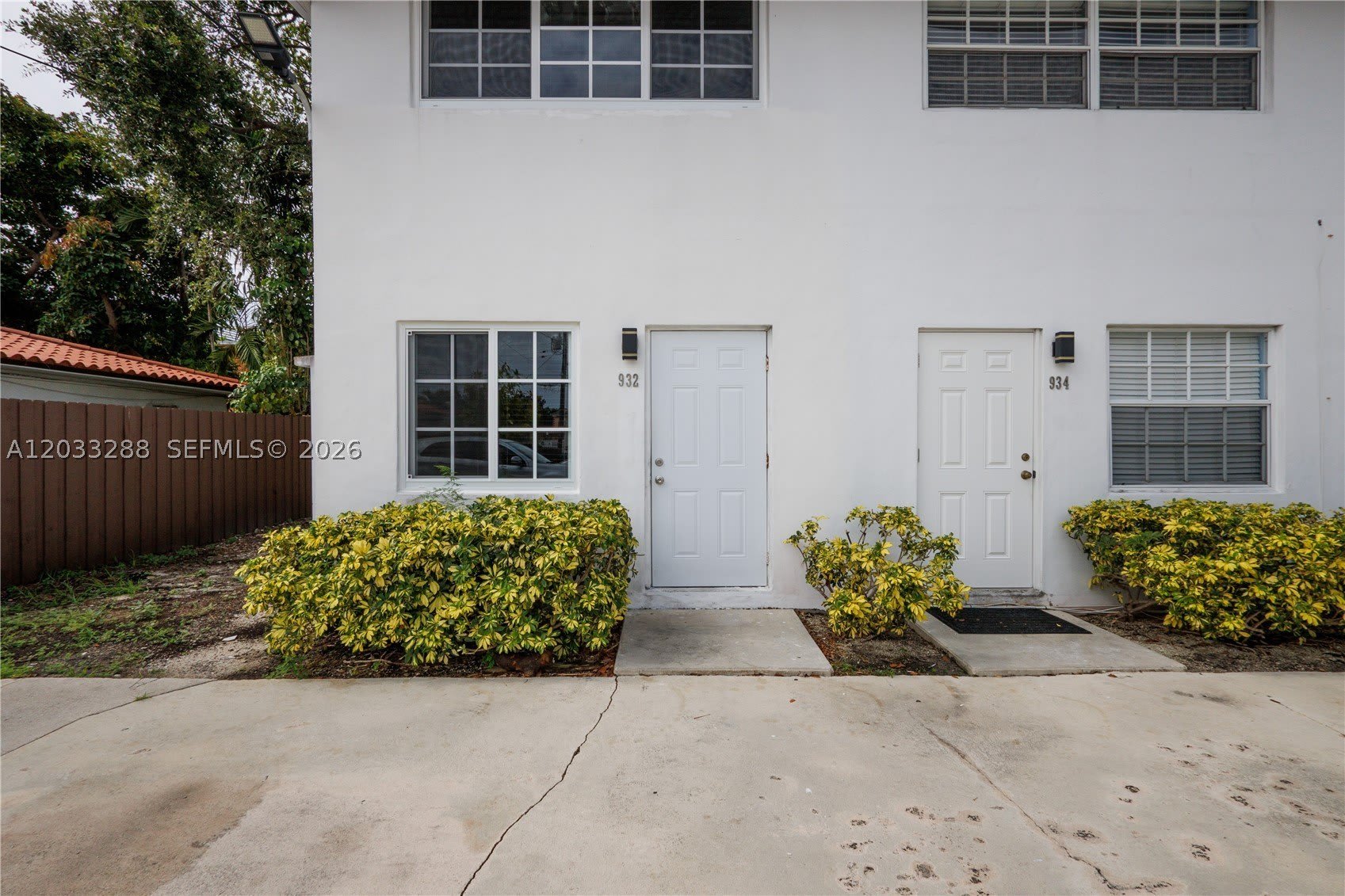 932 SW 6th St – photo 1