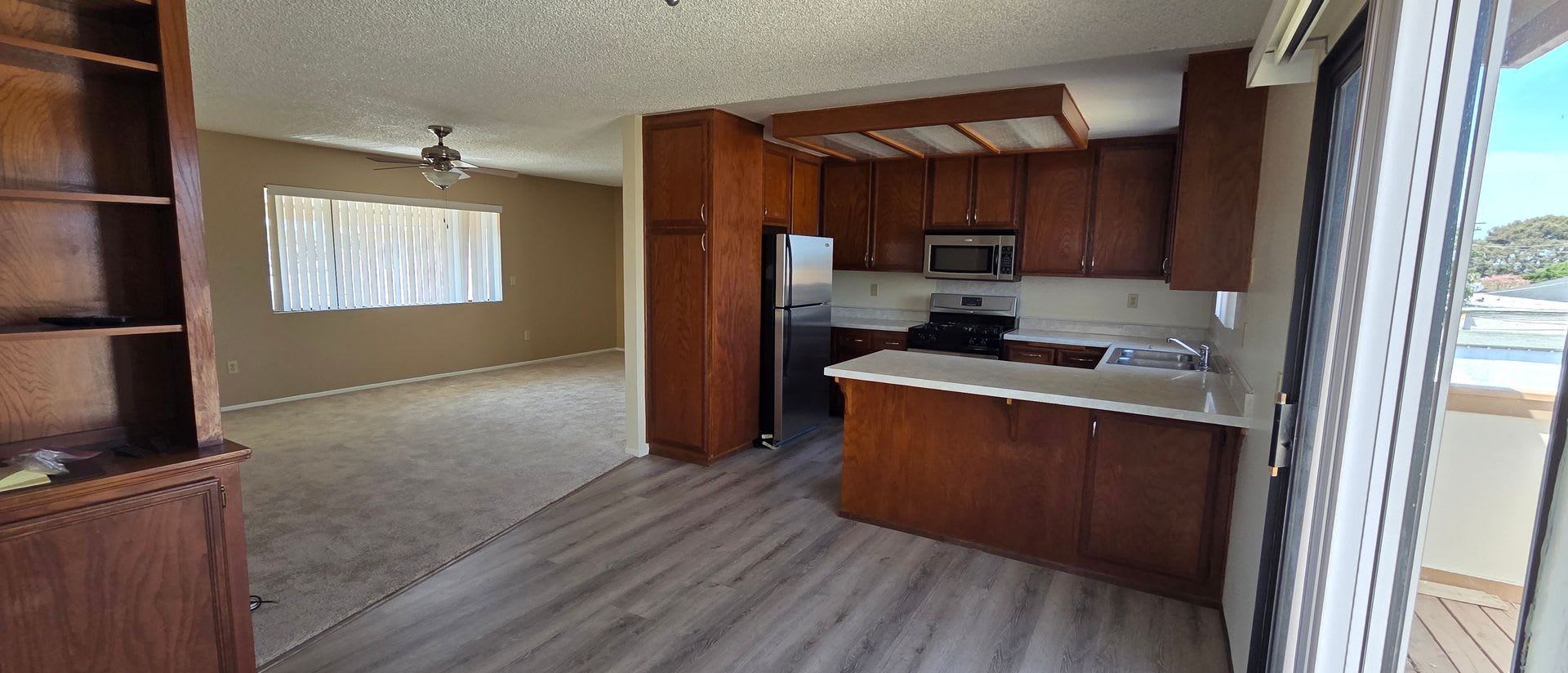 2-Bed, 1-Bath w/1-Car Garage, Fenced Yard – photo 1