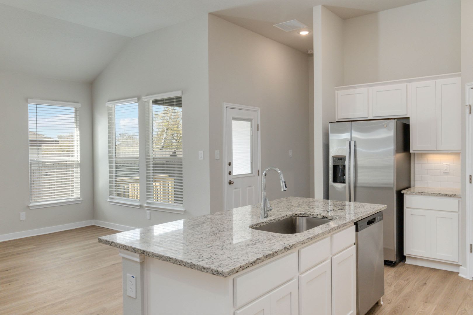 Luxury Style Townhome South Of Austin – photo 5