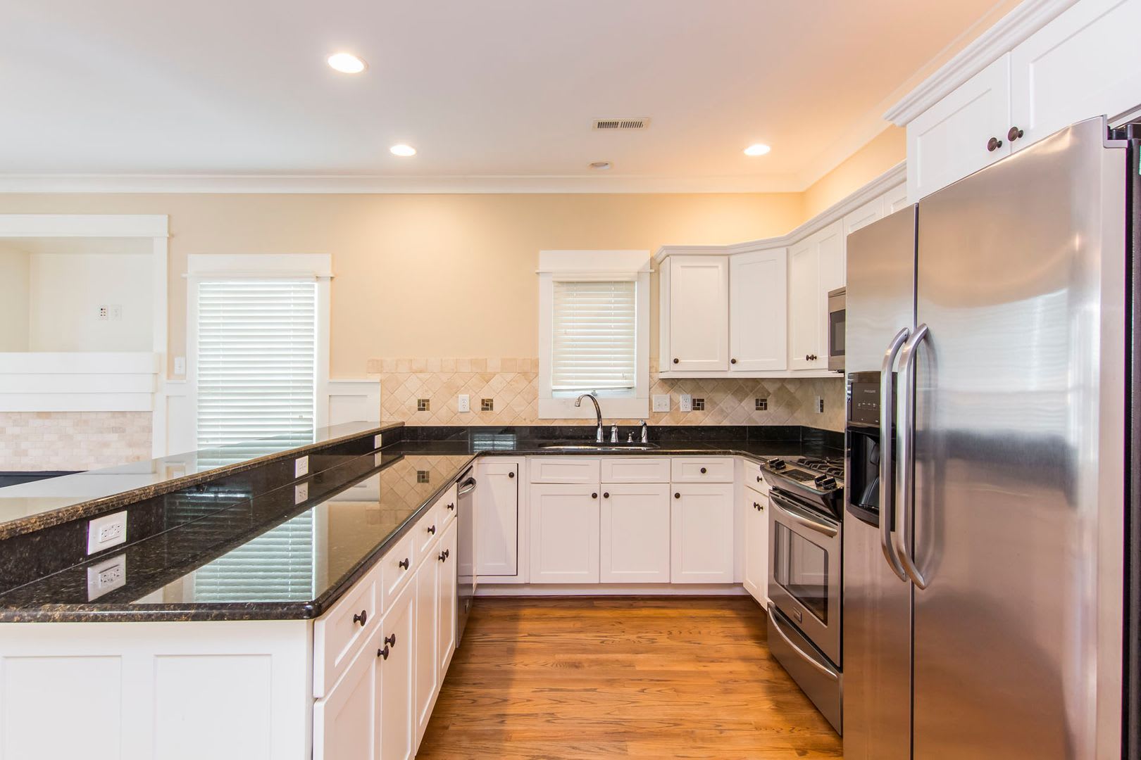 Introducing Your Dream Home in Norfolk: Elegant 3-Bedroom, 2.5-Bath Haven on 2 Floors – photo 3