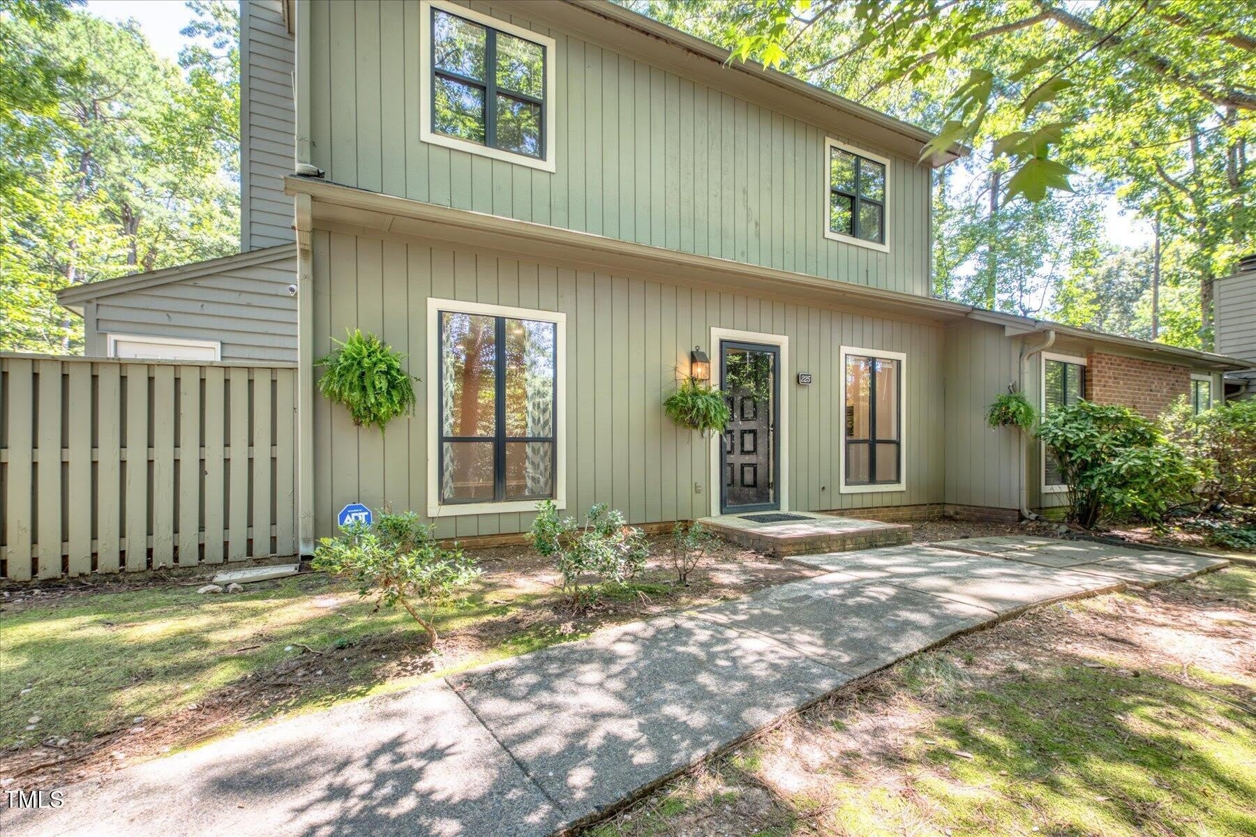 225 Twin Oaks Place – photo 1