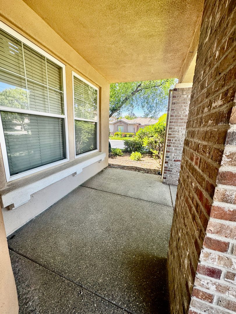 Stunning Expansive Two Story Home – photo 3