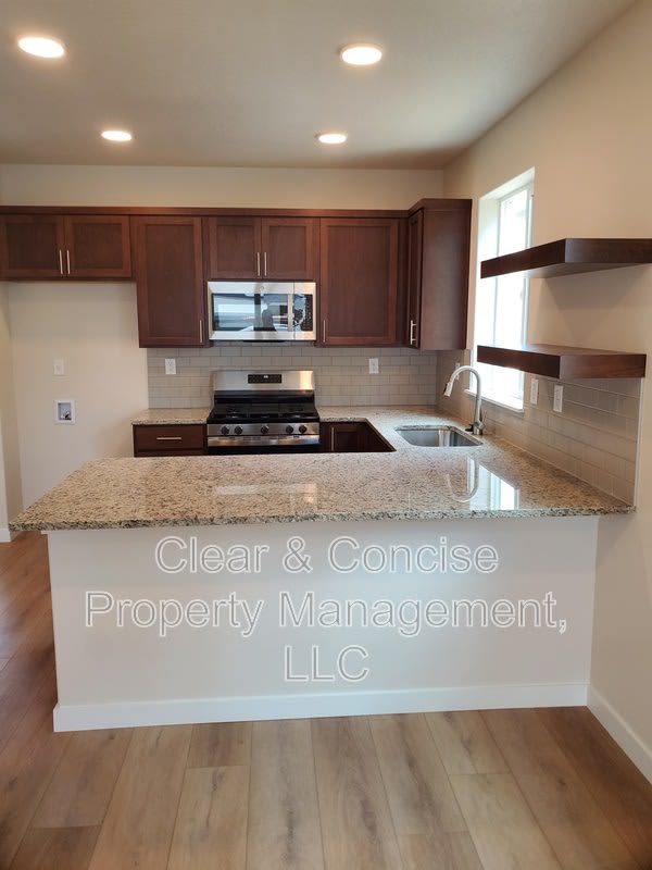 5230 Holly Street – photo 4