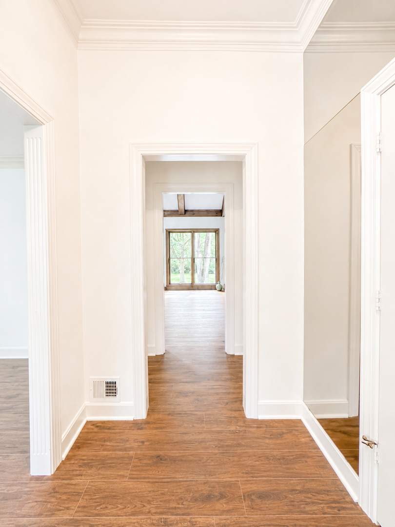 Spacious Walkout In Desirable Location – photo 3