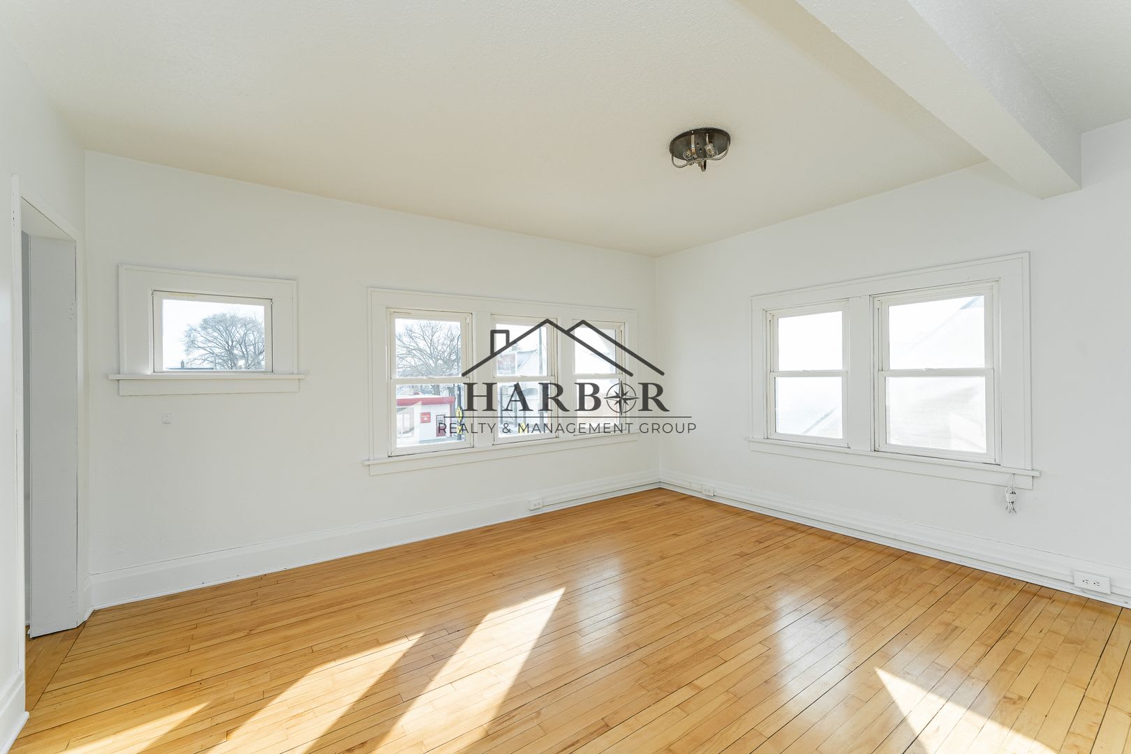 917 N Broadway Avenue – photo 3