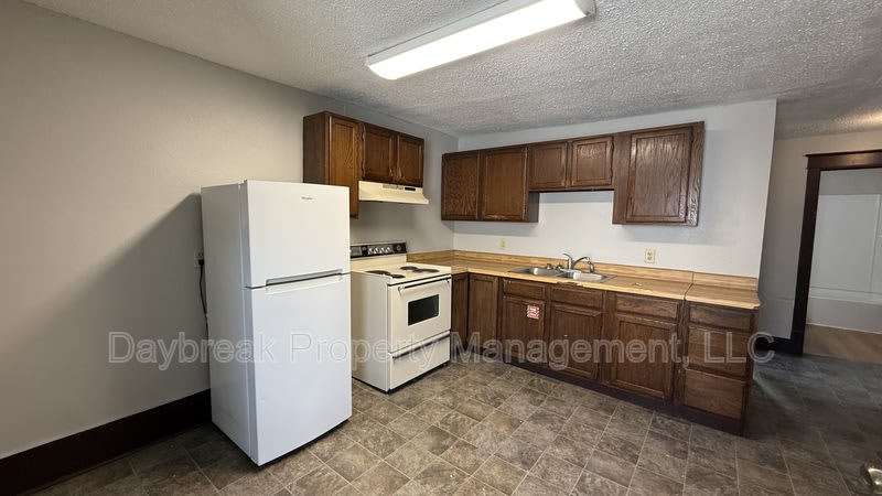 1235 11 1/2 Street North – photo 2