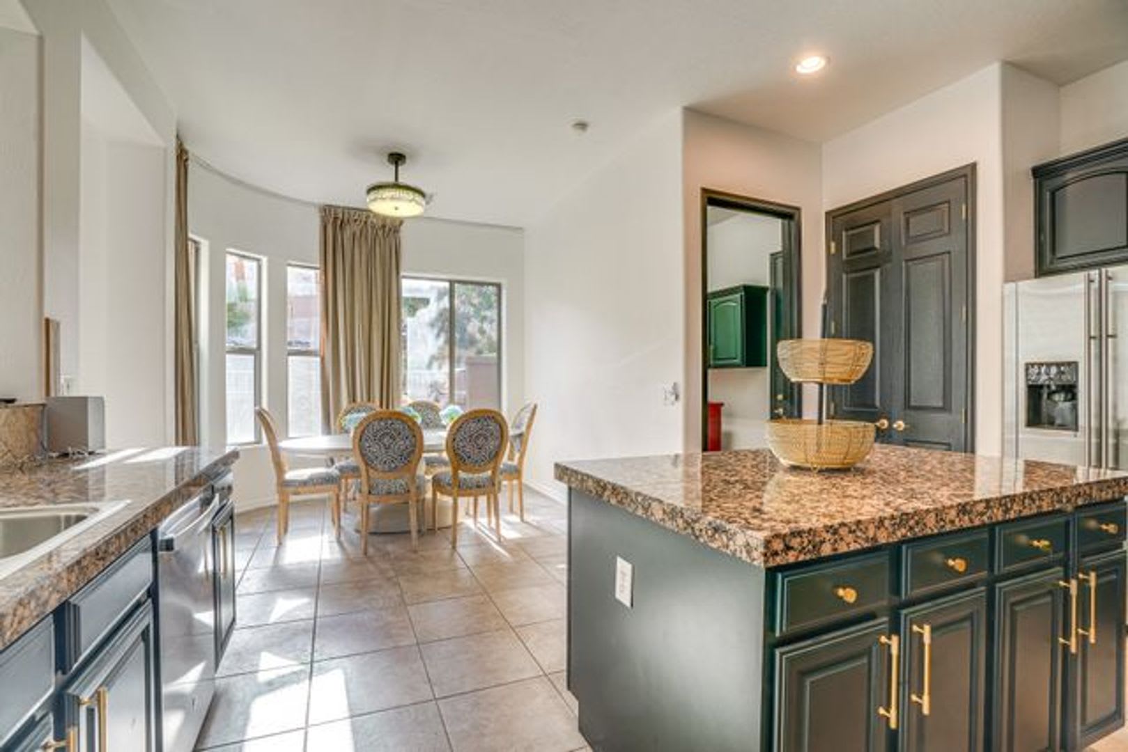 Ideal 3 Br 2.5 Ba 2 Car Garage Home with Near I-10 and Litchfield Rd in Litchfield Park – photo 5