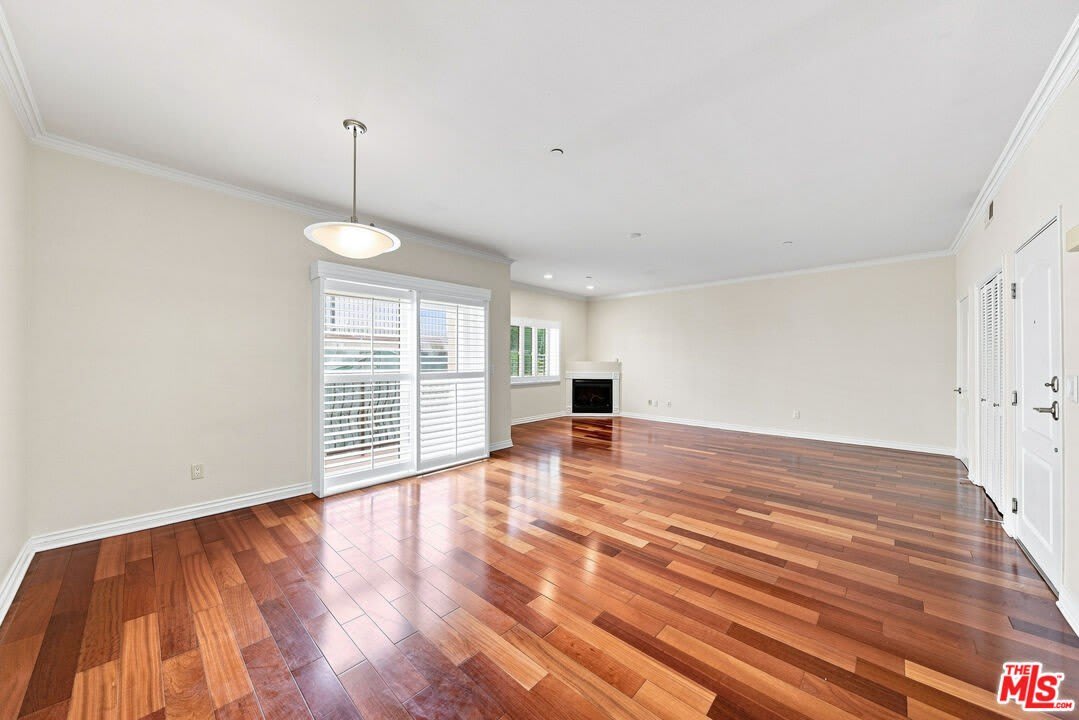 956 S Wilton Pl – photo 2