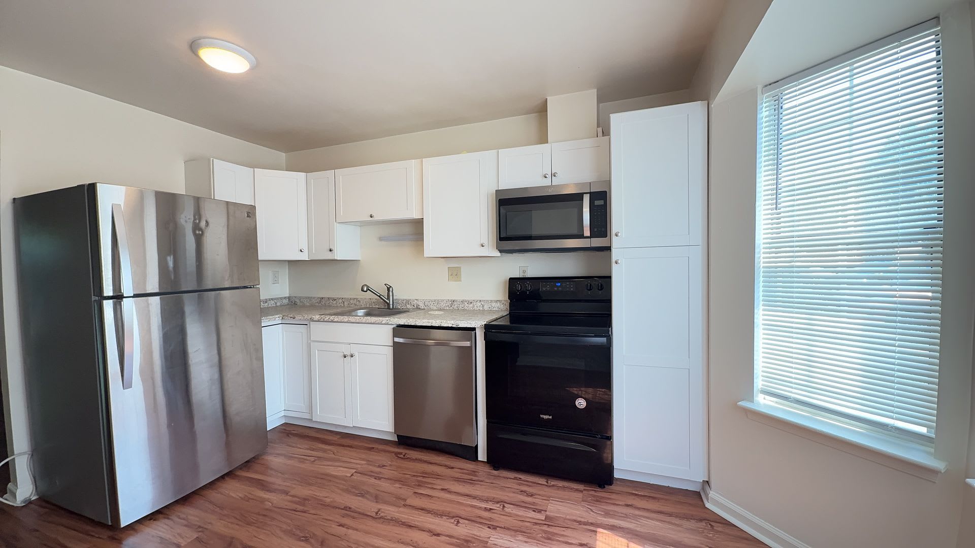 Beautiful 3 Bedroom Home In Virginia Beach With Updated Kitchen – photo 2