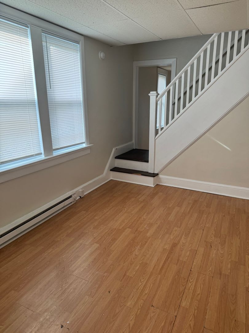 3 bedroom, 1 bath, 2 story half double house – photo 5