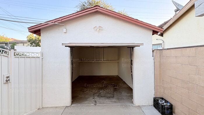 2238 Lindora Street – photo 5