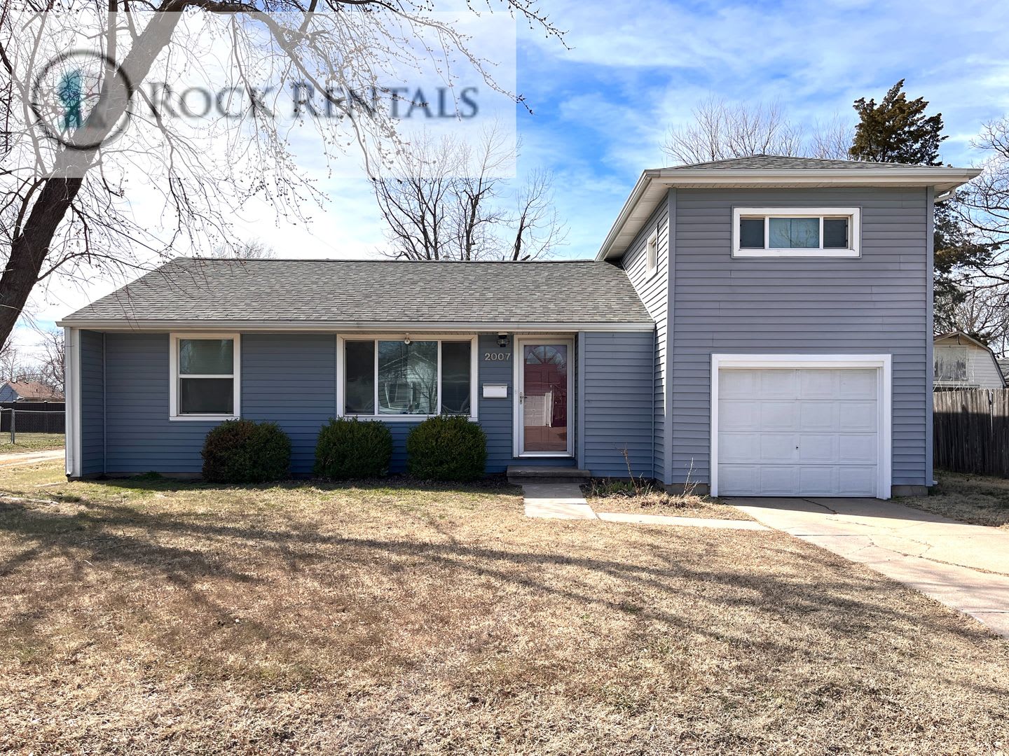 3 Bed 1 Bath Newly Renovated – photo 1