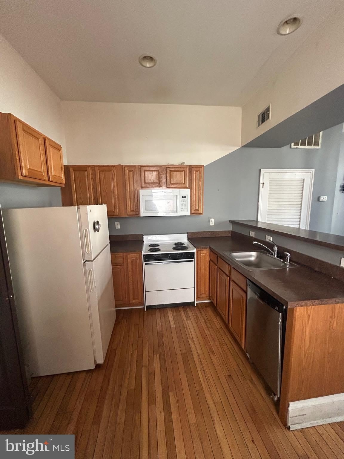 319 W MULBERRY Street – photo 2