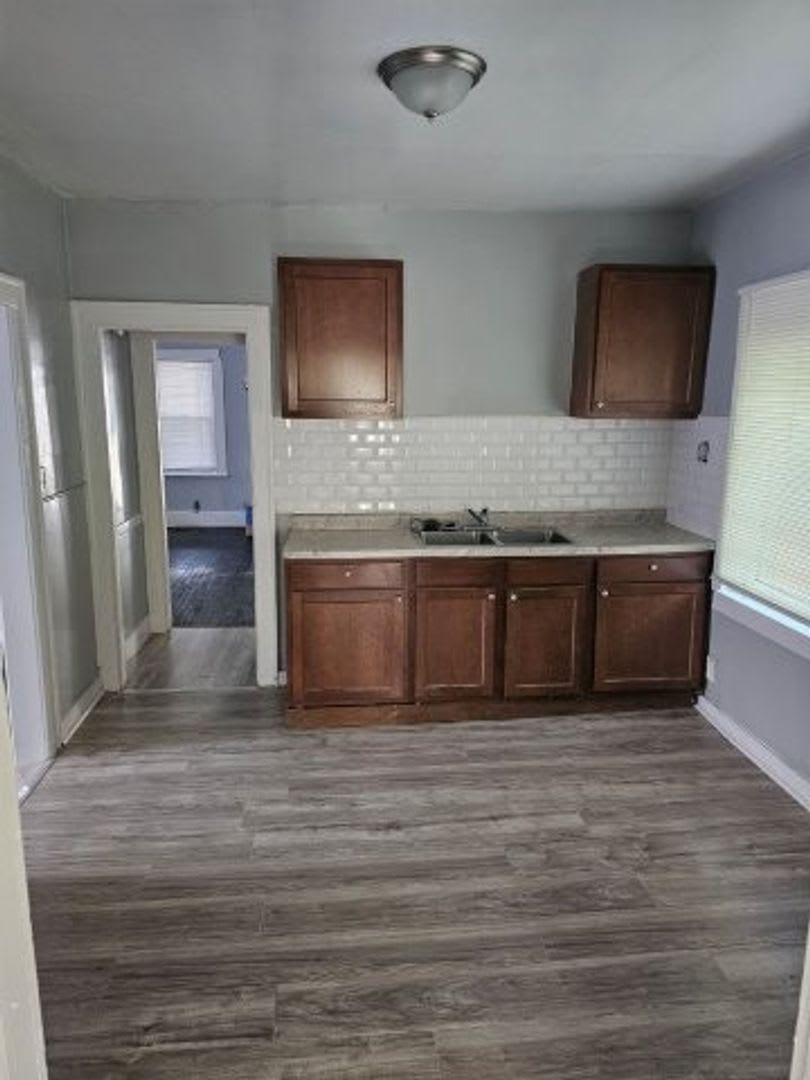 695 Algonquin St- 4 BED & 1.5 BATH FOR RENT – photo 3