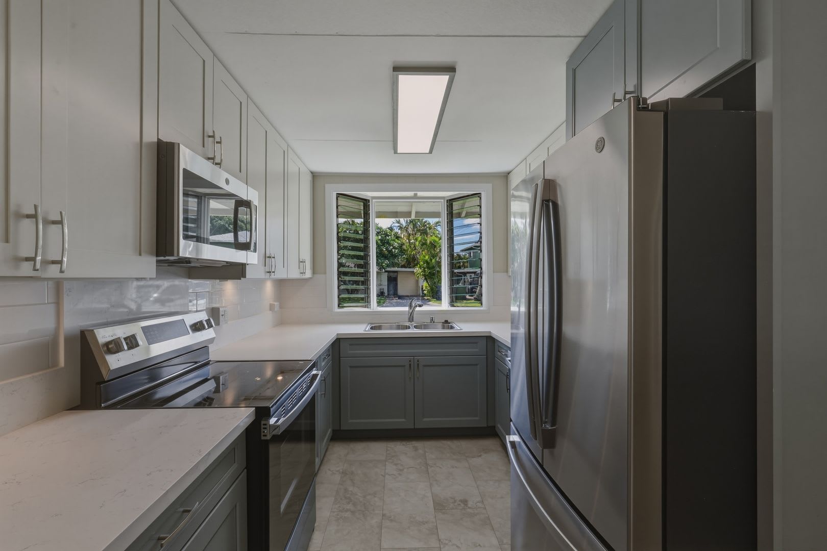 4 Bedroom, 2 Bathroom house with pool in Kailua – photo 2