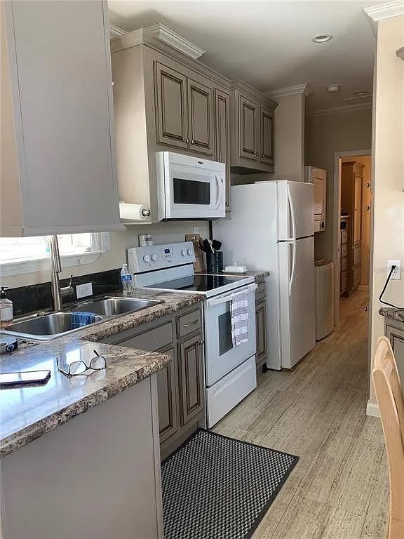 699 Cindi Ave – photo 3