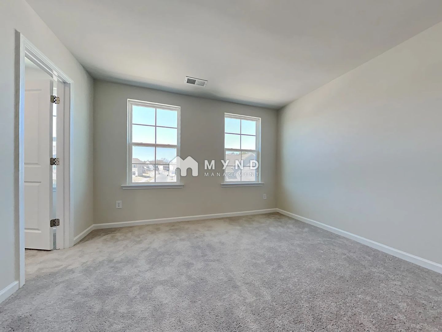 Room In 5 Bedroom Home At Moulin Ct Dr – photo 5