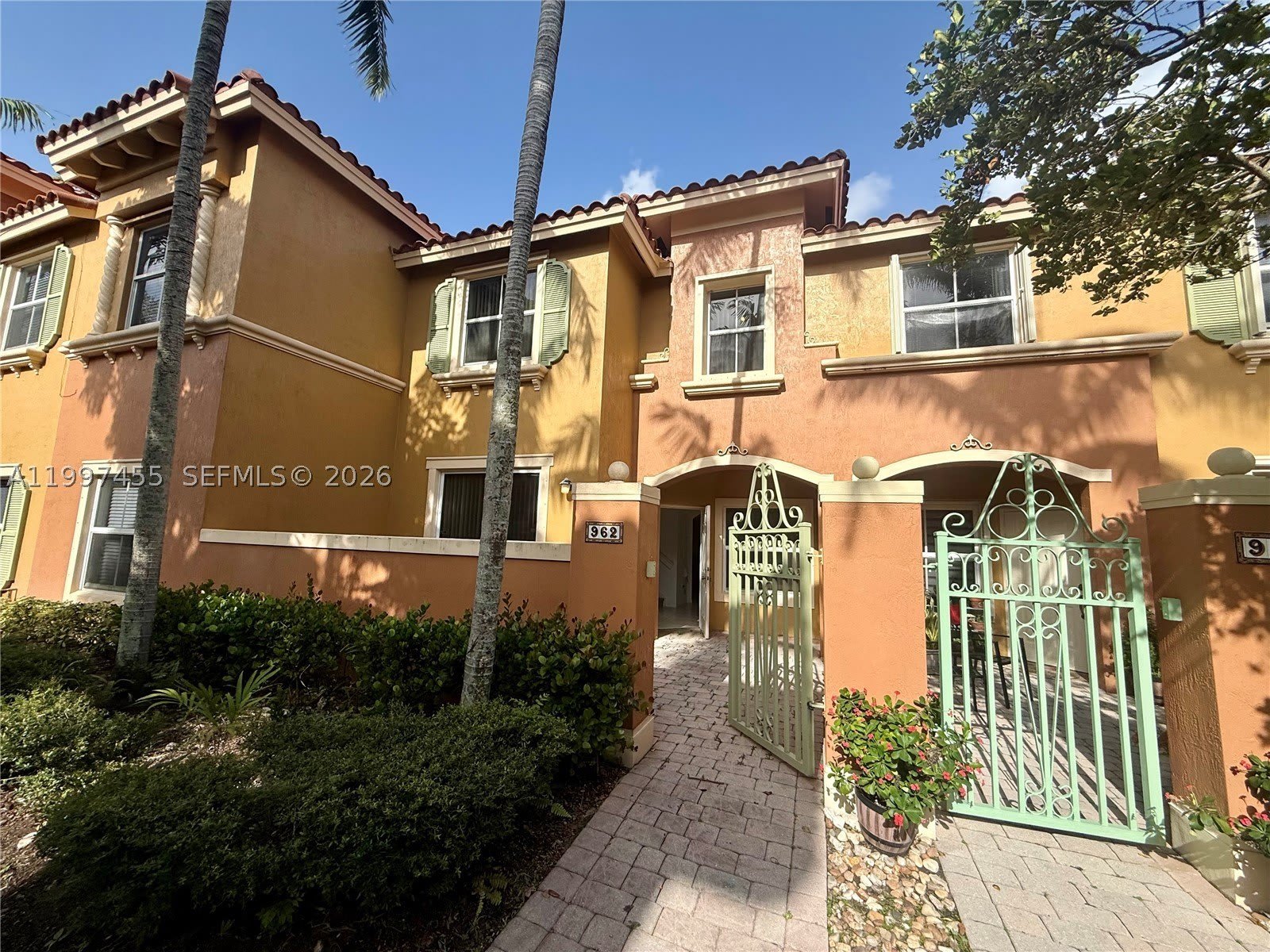 962 SW 143rd Ave – photo 2