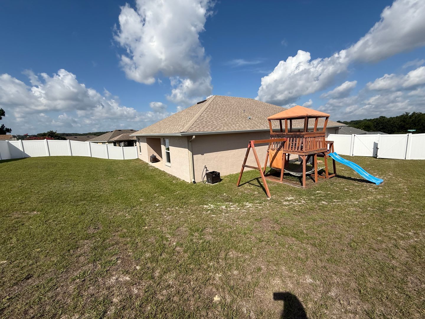 Four bedroom two bathroom BH Home – photo 2