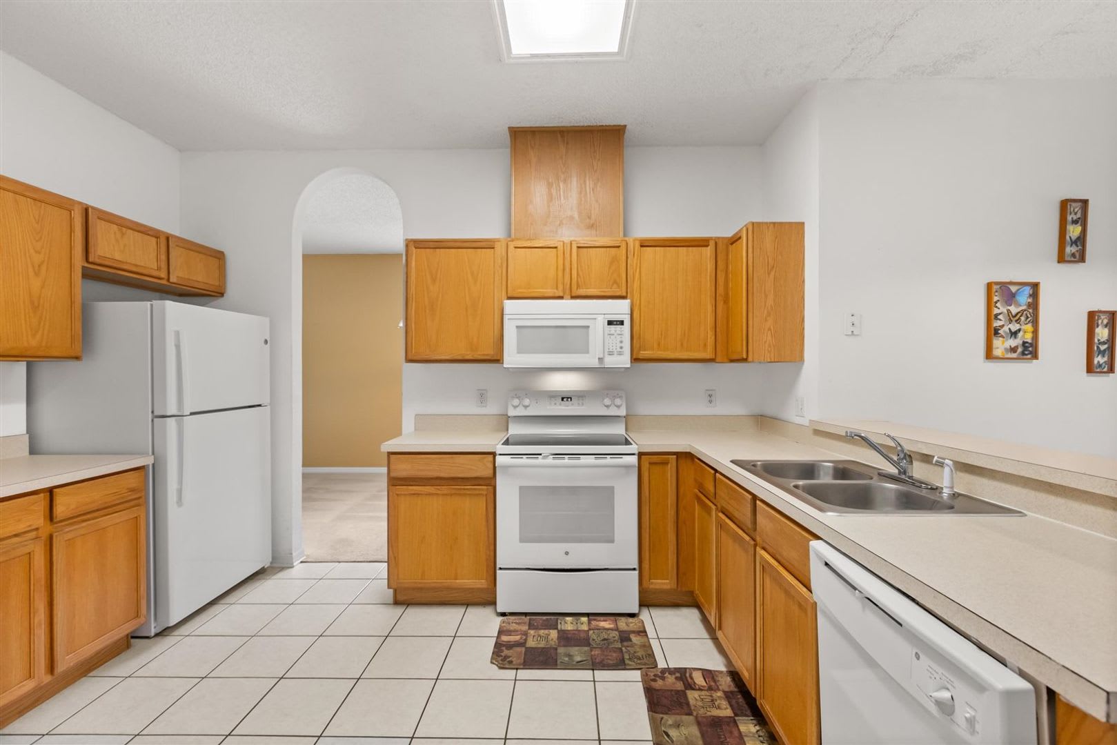 Great location with room to entertain – photo 3