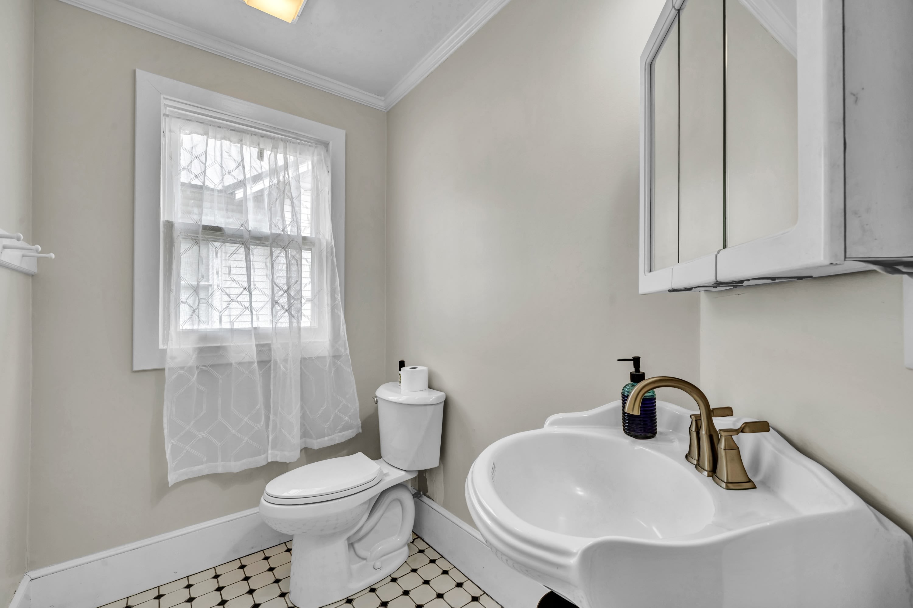 527 Harrold Avenue – photo 5