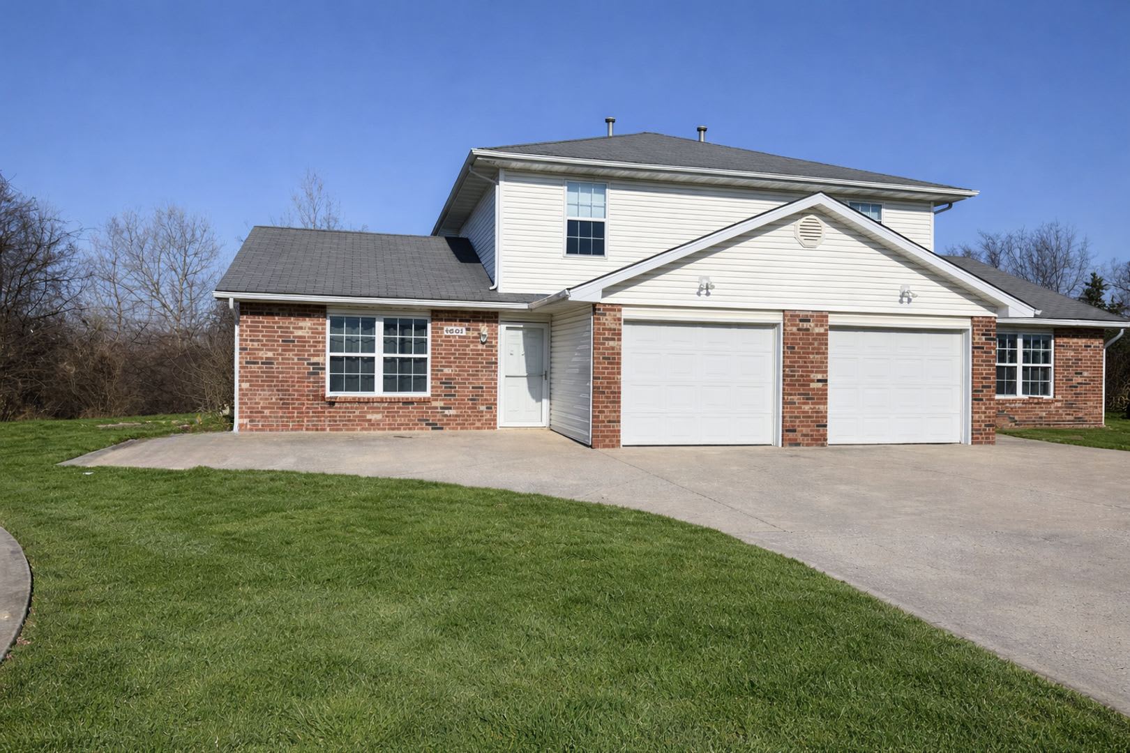 3 Bedroom Duplex! – photo 1