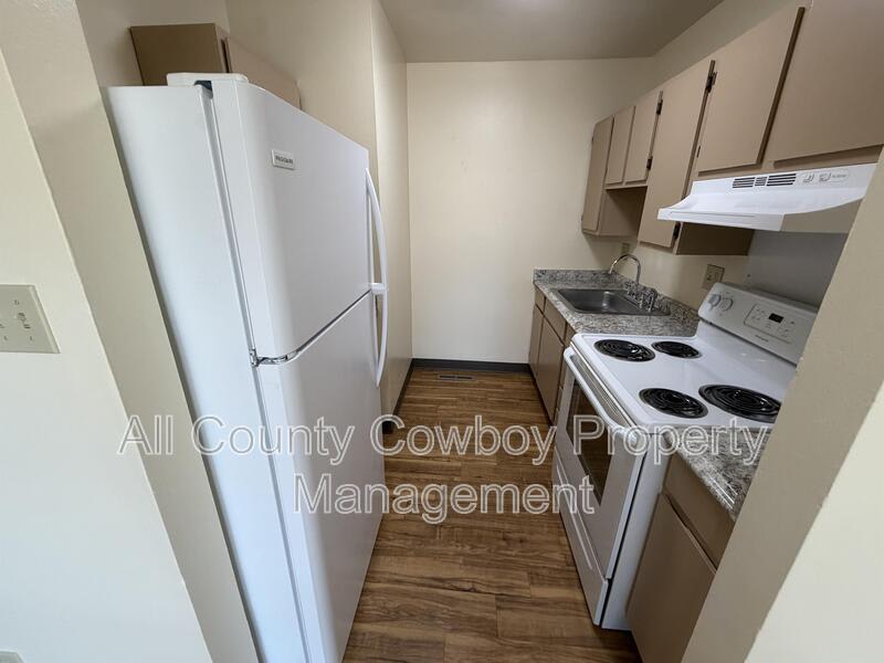 140 S Cribbon Ave – photo 3