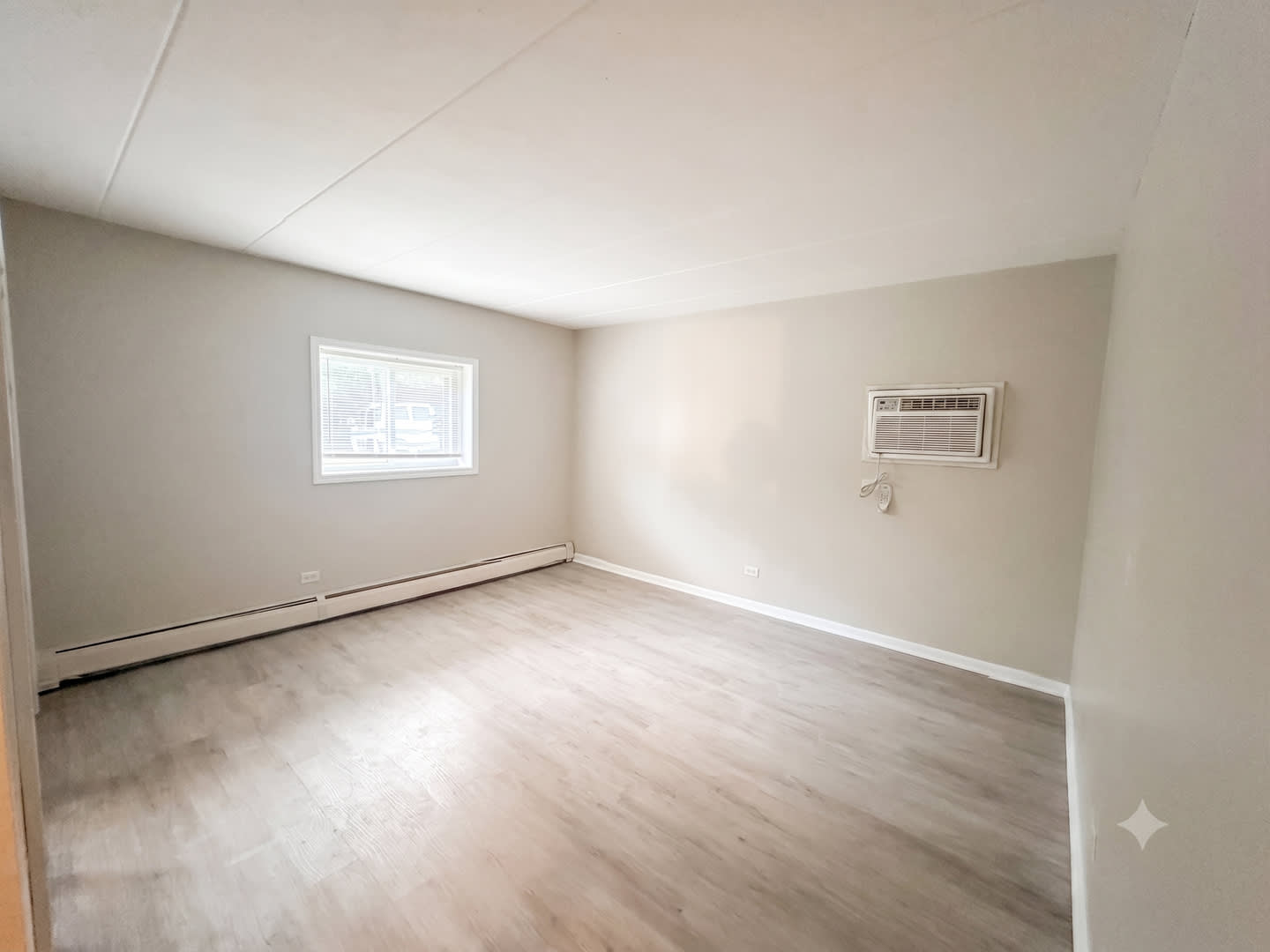 Newly Updated 2 bedroom 1.5 Bath Unit. – photo 5