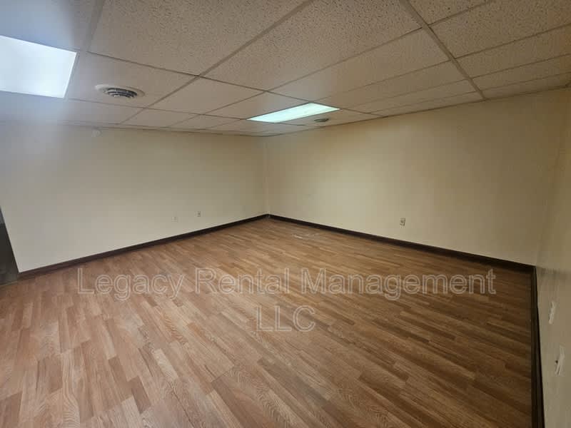 535 West Shawnee Avenue 1st FL – photo 4