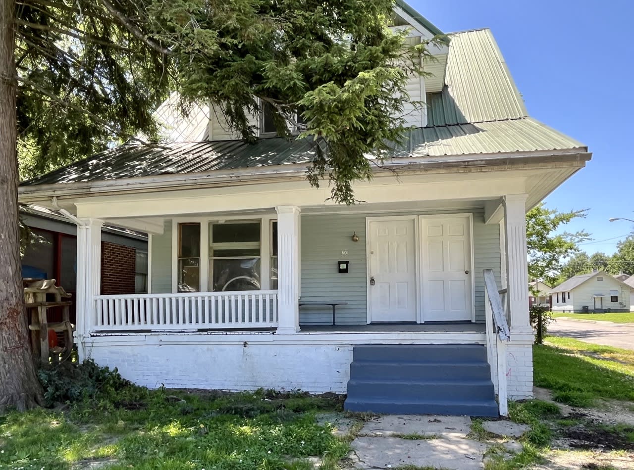1601 South Linwood Avenue – photo 1