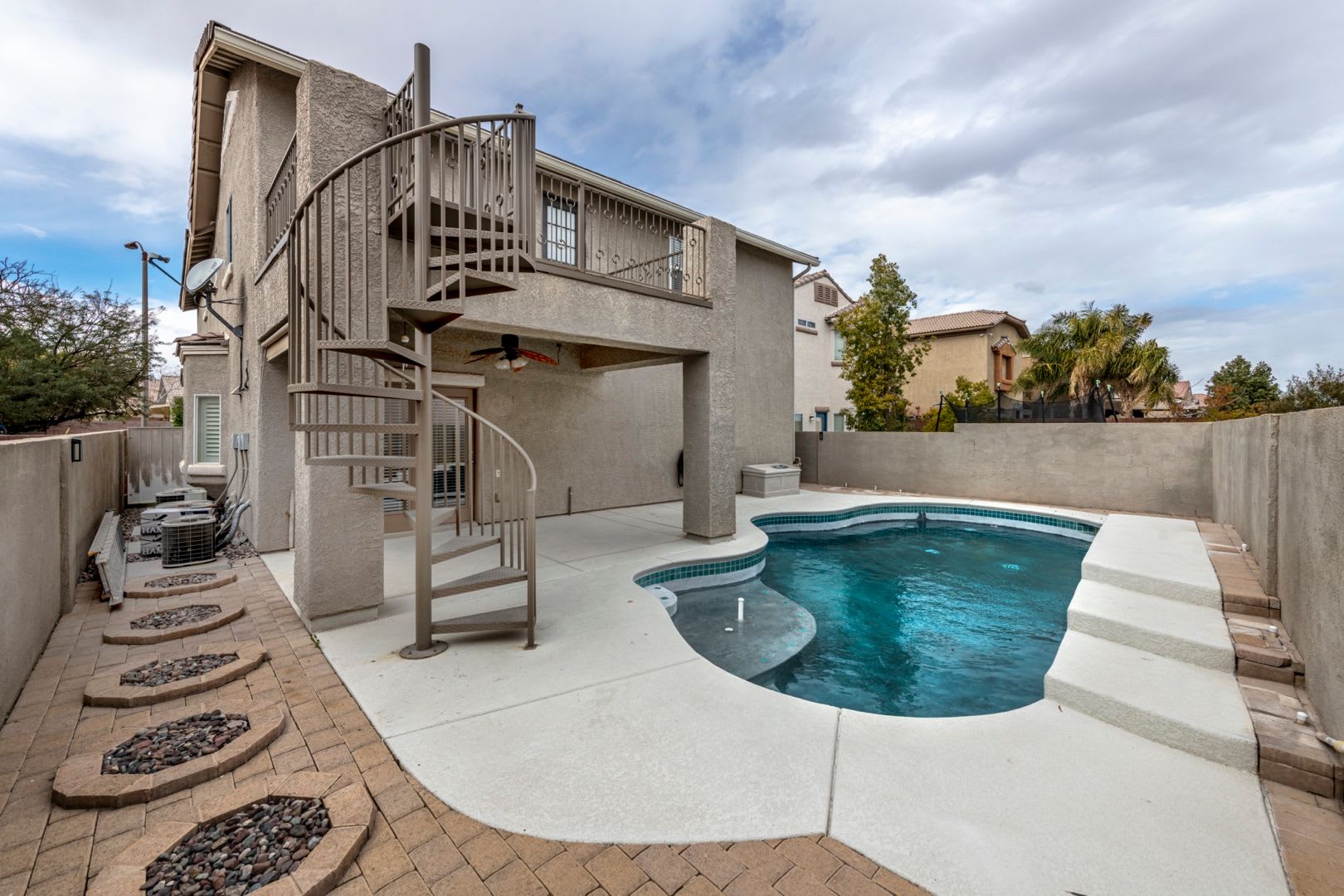 Large Beautiful Home – photo 5