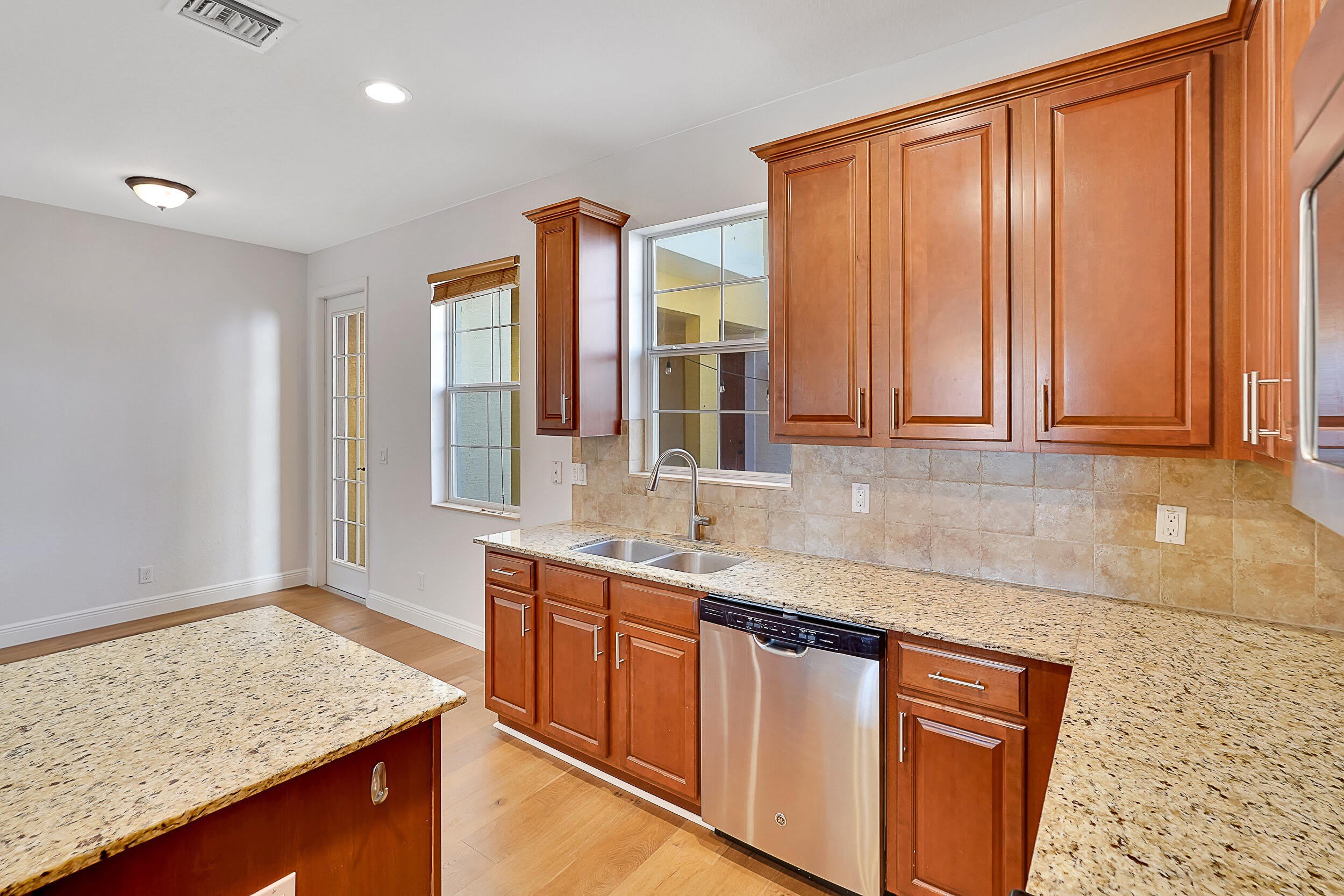 615 Dakota Drive – photo 4