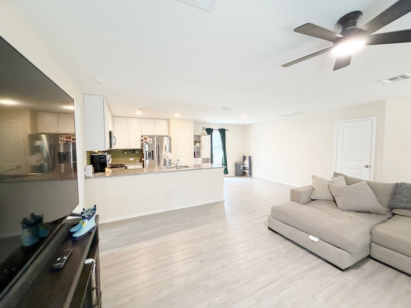 8935 Astral Pl – photo 4
