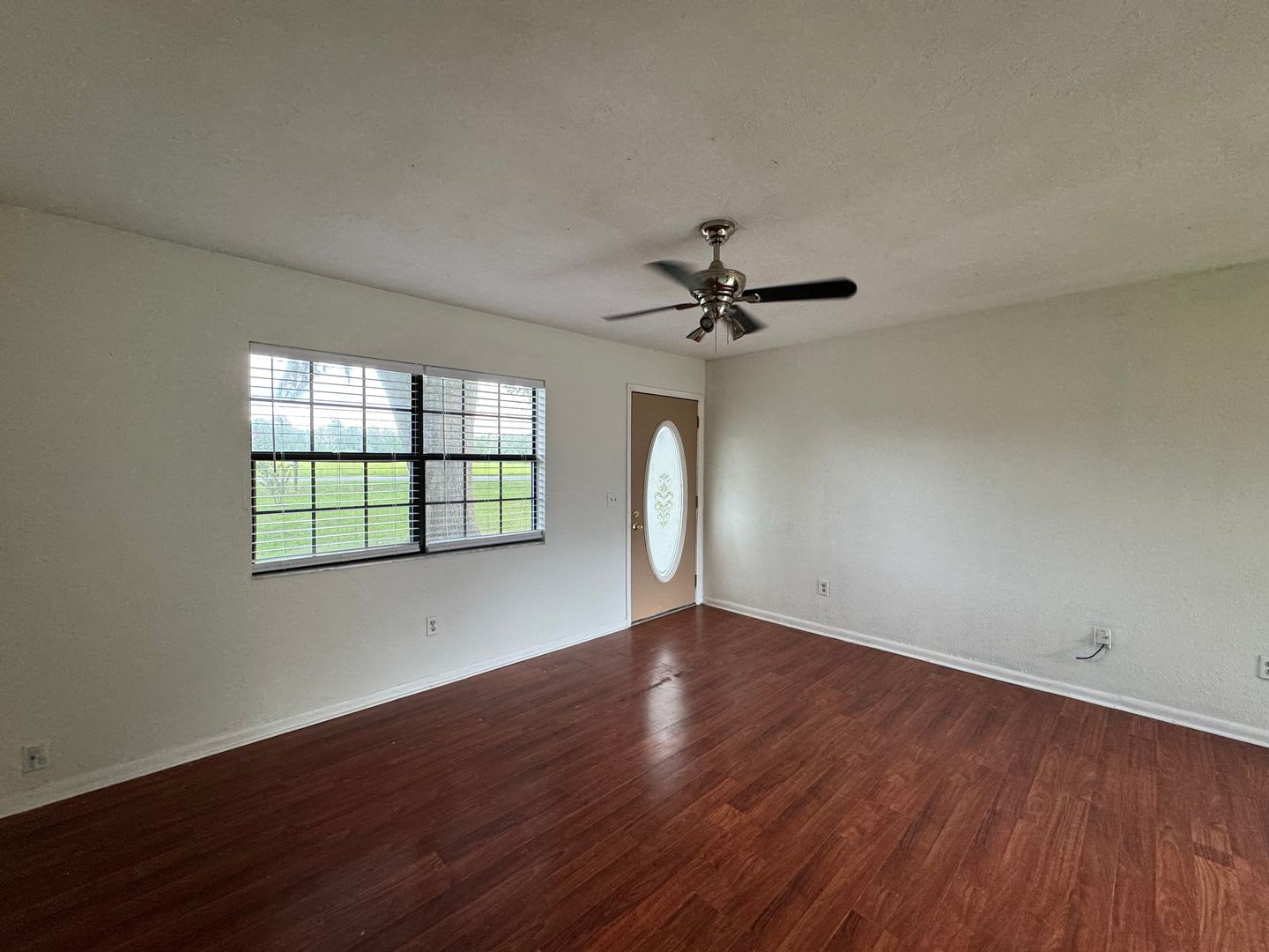 2 bedroom 1 Bath home on Goldkist Blvd – photo 5