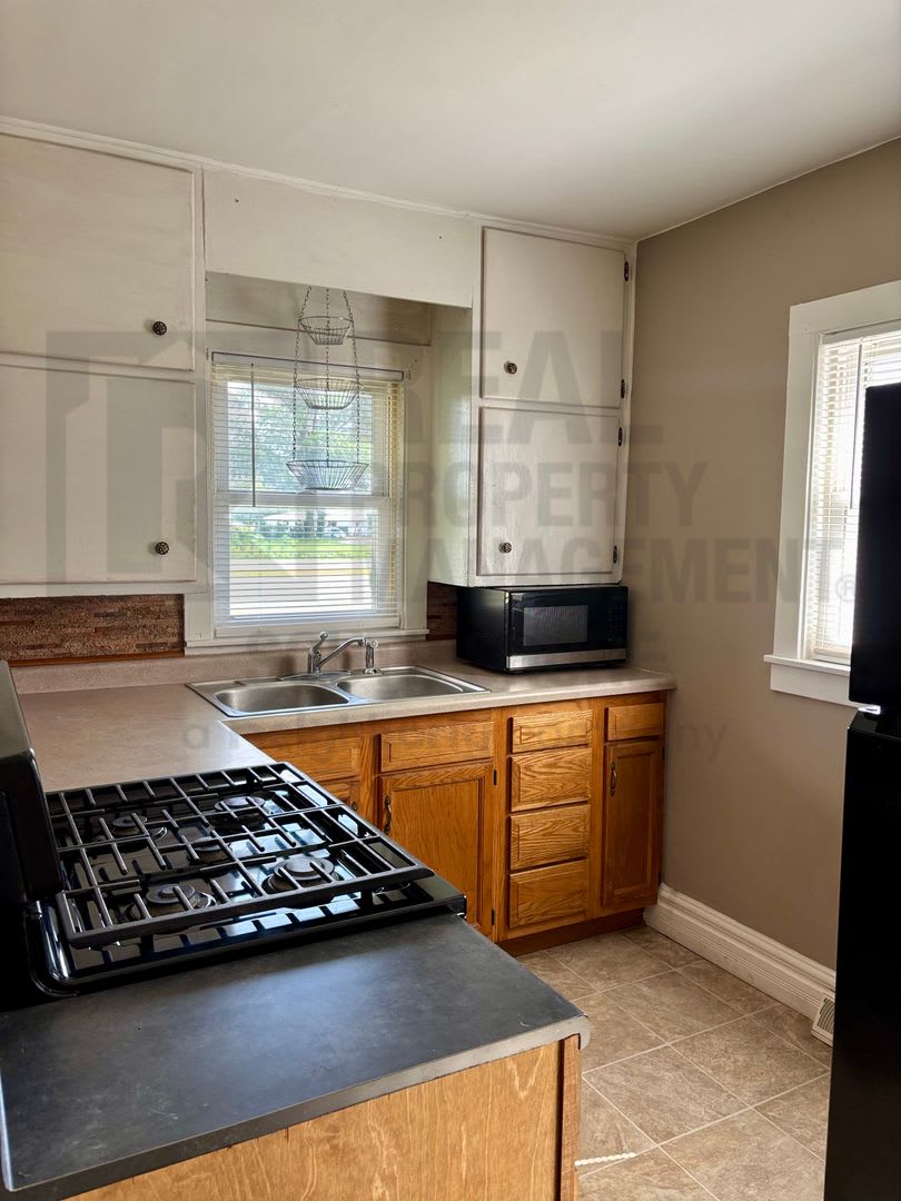 Spacious 3Bed/1.5Bath Close to Valparaiso – photo 4