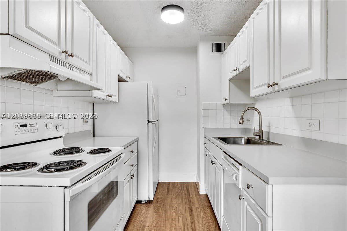 1405 Miami Rd – photo 5