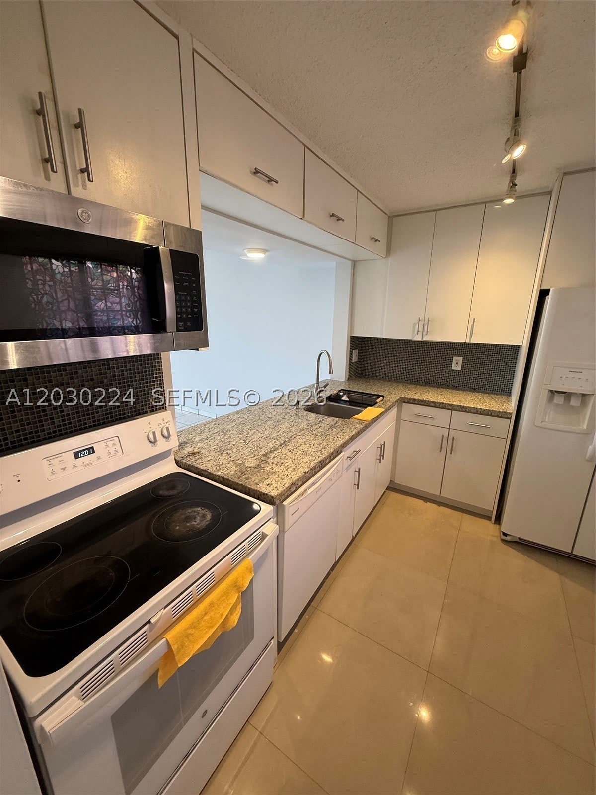 8625 NW 8th St – photo 4