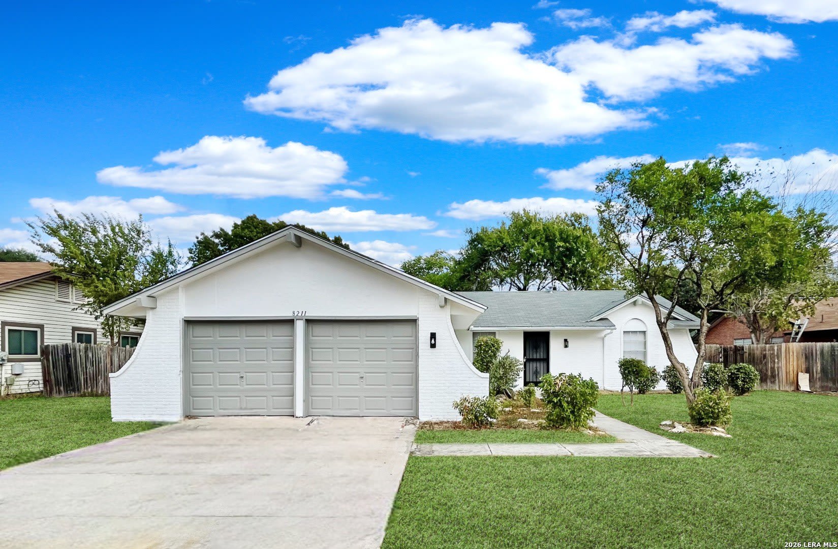8211 Creekline Dr – photo 1