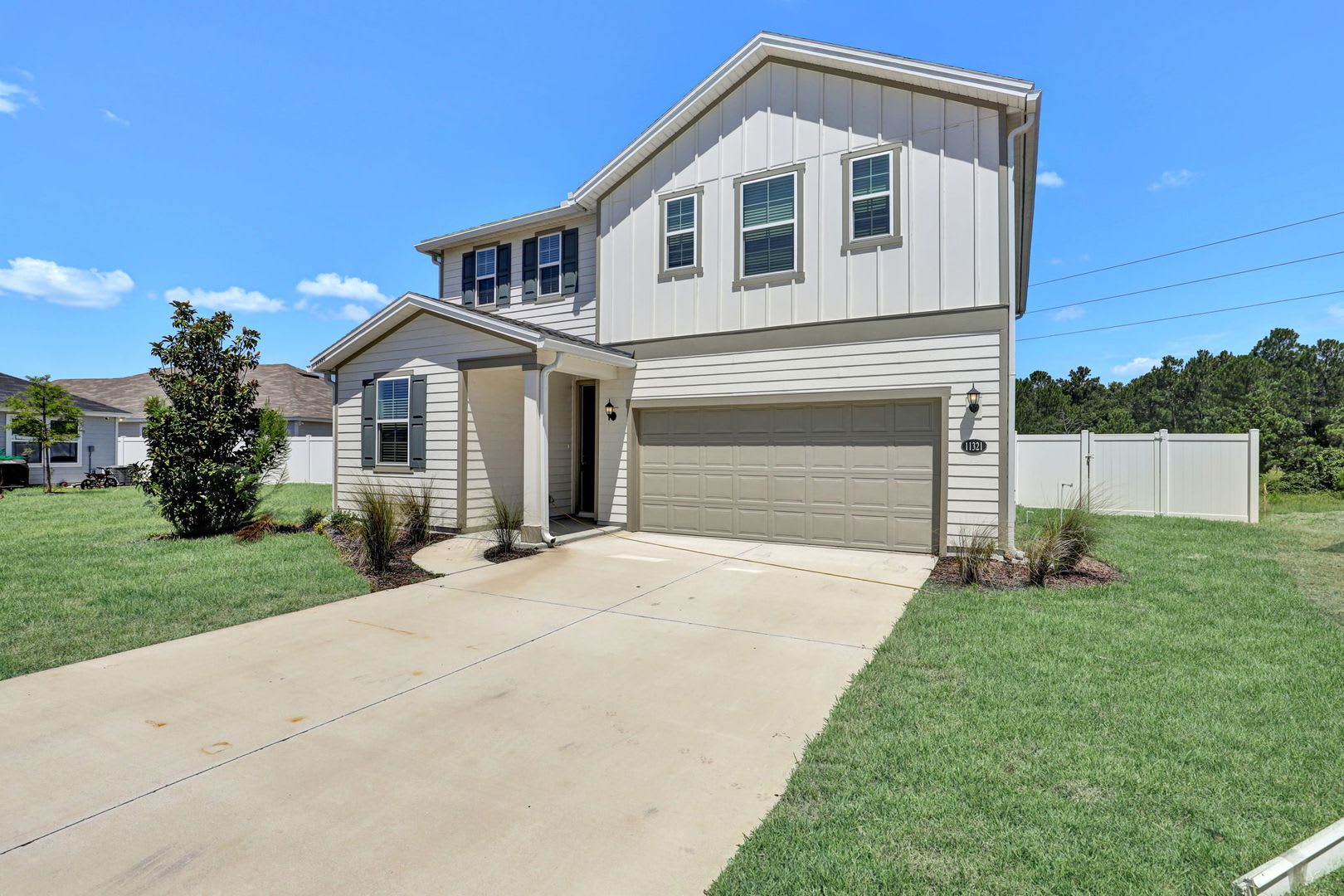 Like new 4 bedroom/ 3 bathroom home on the Westside – photo 2