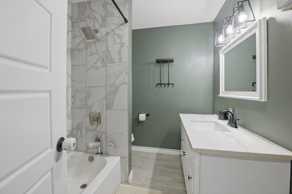 2706 E 11th St – photo 4