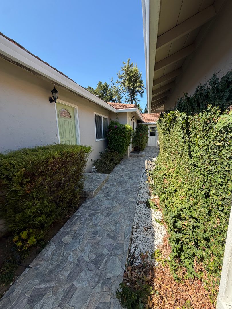 Charming San Jose 2BD/1BA Triplex Unit! – photo 2