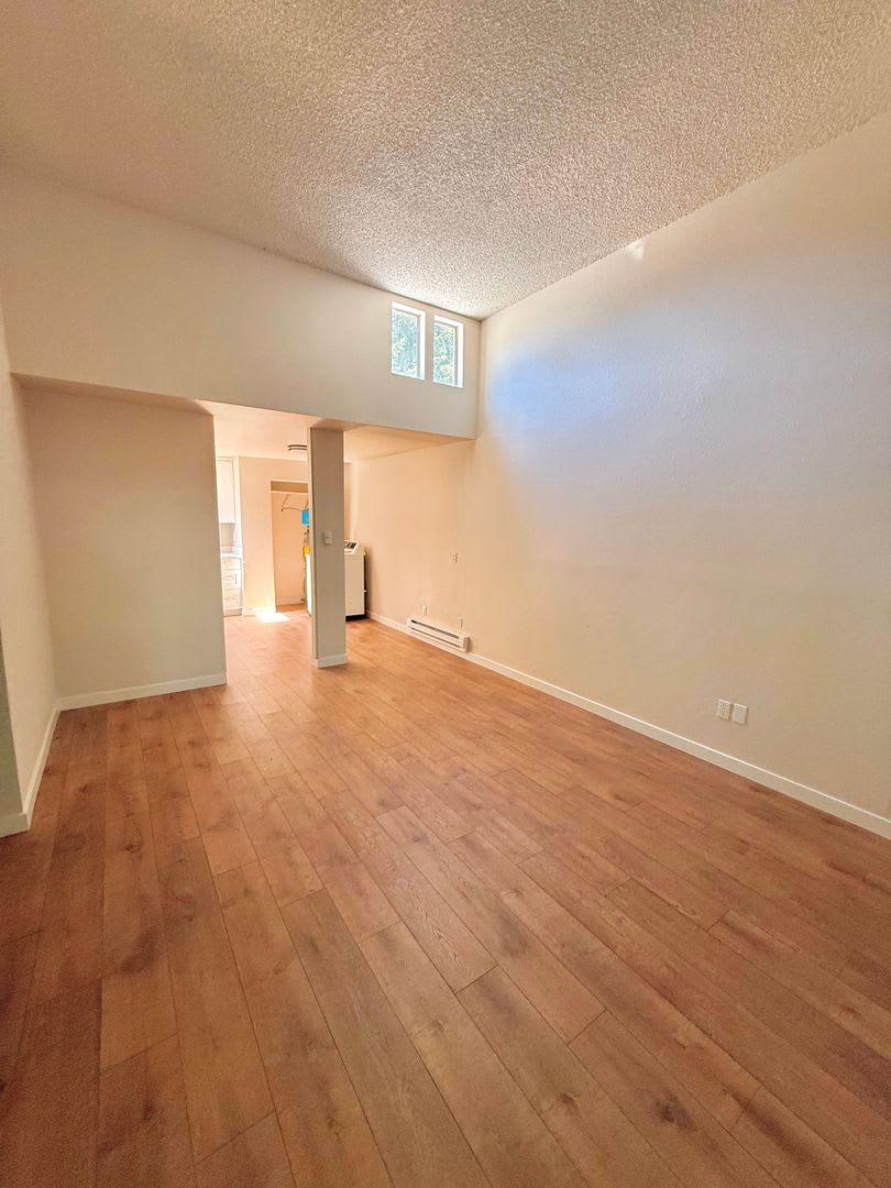 Spacious 2 Bed 1 Bath Fairwood Condo – photo 4